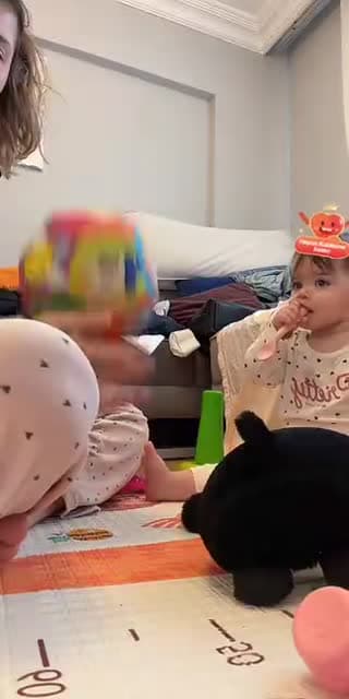 🥳