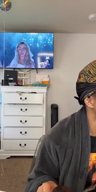TikTok live: GRWM FOR THE BEACH by @brownskinbarbie2.5