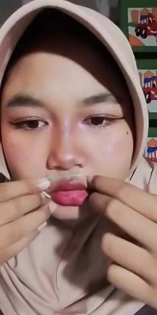 TikTok live: dmn... si bro mencoba make up 😰 by @mutiuiuiu
