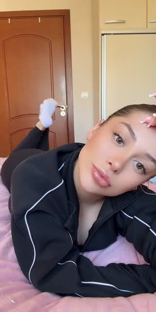 TikTok live: Hey 🩷 by @itsvikki01