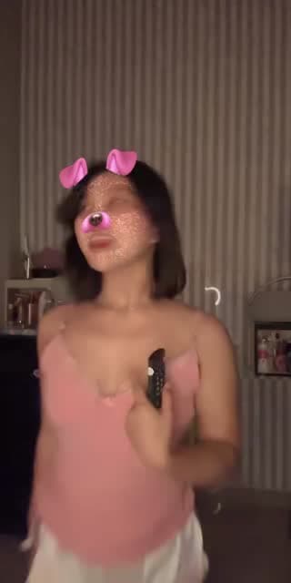 TikTok live: Emm di kelod by @emyliannn