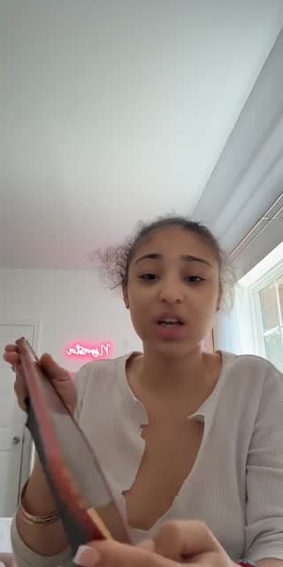 TikTok live: hey hos by @gimmieasia