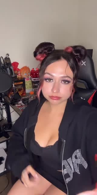 TikTok live: ❤️‍🔥 by @luckierose13