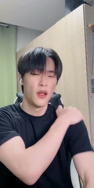 TikTok live: こんにちは by @lvka_0