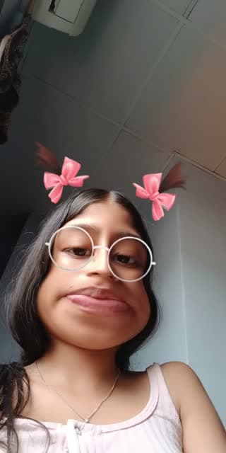 TikTok live: Holis ✨️. by @valentinazambrano016