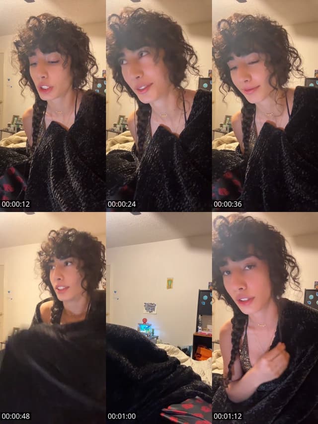 TikTok live: Ask a❓ by @red.kissing.vi0let