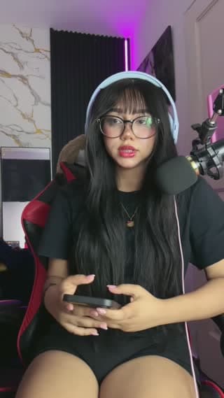 TikTok live: Hablemos un poquito 🫶🏼💗 by @lenay_vv