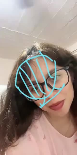 TikTok live: jugaamossss? by @peerseide
