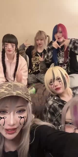 TikTok live: 合計最大同時視聴者数3000人で5/2全曲ライブ配信 by @mercuro_info