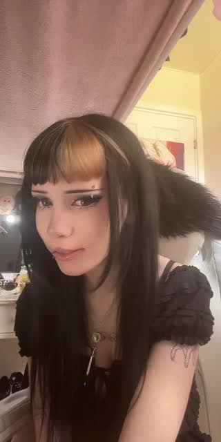 TikTok live: hey 18+ by @rhibbun