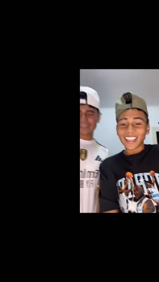TikTok live: Holaa by @sara_08329