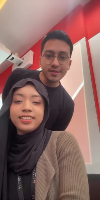TikTok live: Saya siapa by @hyuunnaaa