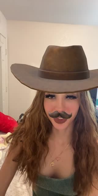 TikTok live: Baddiess💋 by @luvaaa66