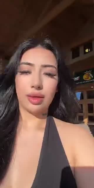TikTok live: hi by @monialezz