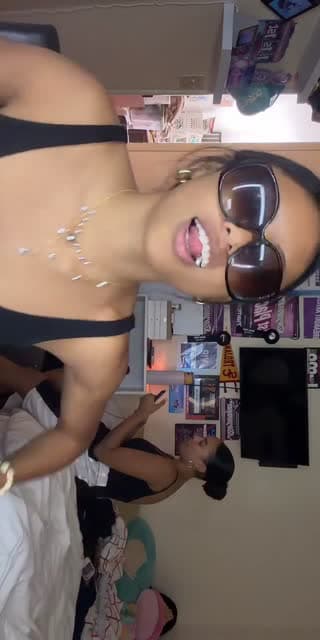 @callmeczyy TikTok live stream