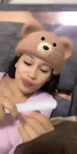 TikTok live: ✌🏻 by @valerisaenz2
