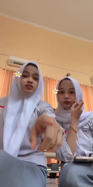 TikTok live: rate ig deh by @seerphiru