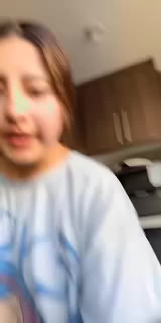 @vale..aguilera TikTok live stream