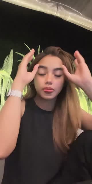 TikTok live: kerja as always by @grnsaaaaa
