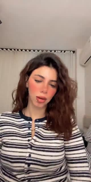 @bellaadeeb TikTok live stream