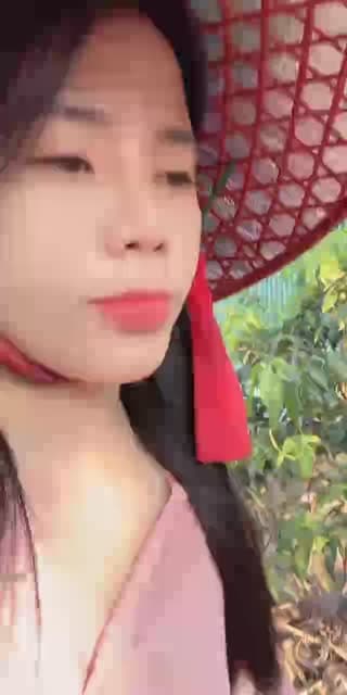 @nhuylee.2000 TikTok live stream
