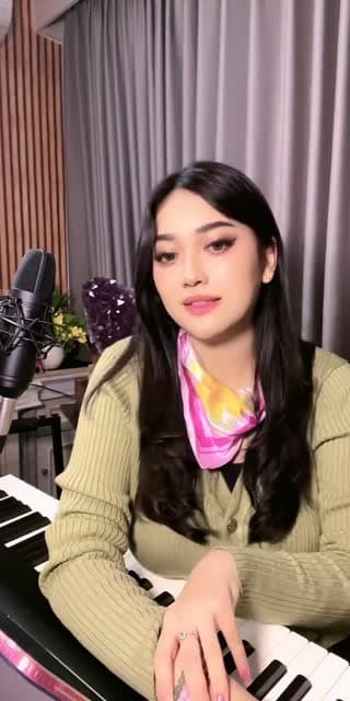TikTok live: Crystals by @Crystalhealco💎 by @ardila.key