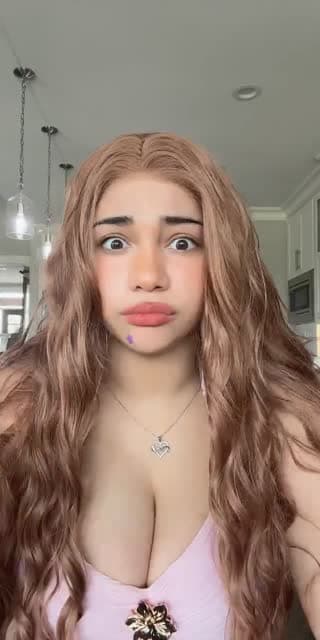 Past TikTok live: Haiii bunnies by @strawbunnzie