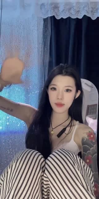 Past TikTok live: Dance never stops. by @nia83370