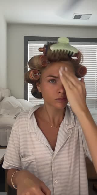 @elliec0hen TikTok live stream