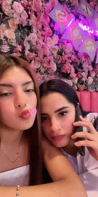 TikTok live: Holii 💗 by @_iammirian