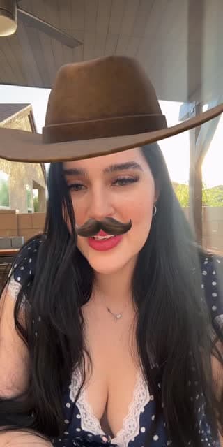 TikTok live: Te caché 👊🏻 entra y dime Hola by @elenitamedina21