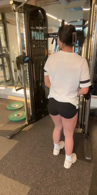 TikTok live: Gym with me🫶🏼 by @adriianaaa_a