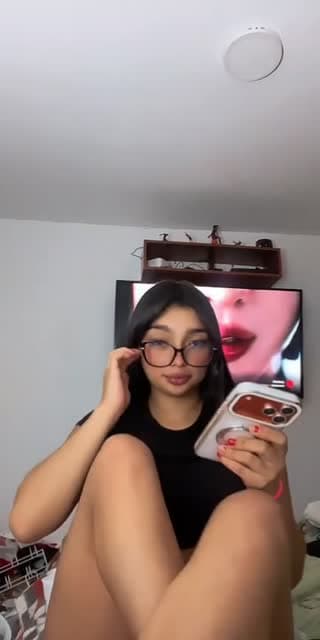 TikTok live: Holii by @sofiatorres2600