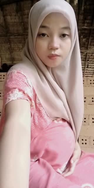 TikTok live: bismillah rezeki adek utun by @tthmay01