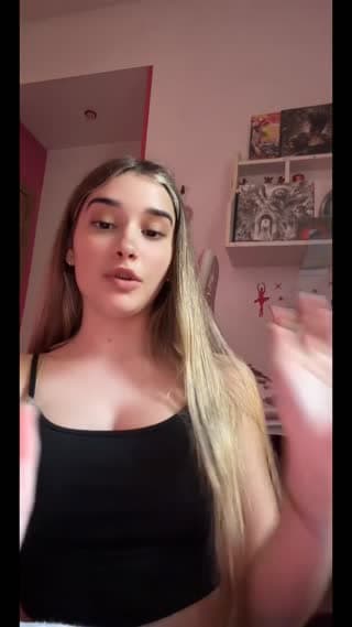 TikTok live: LIVE by @ev.erythings_