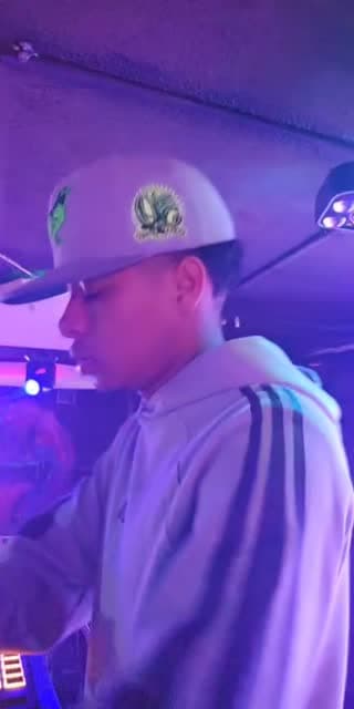 TikTok live: HOY CON ARLEY FRESHY MALEJA🎉🎉. by @bar_la93
