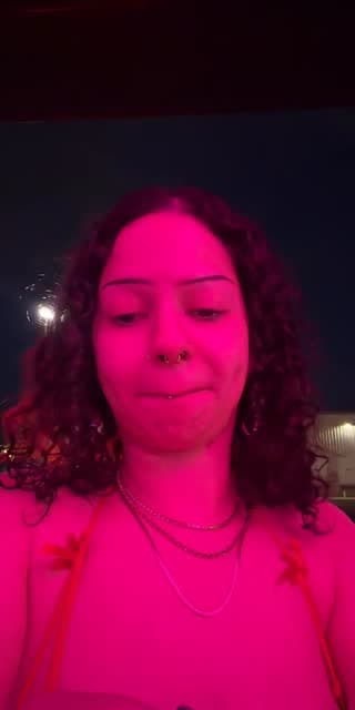 TikTok live: Heeyyyooo by @brinixole