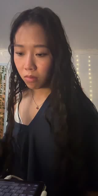 TikTok live: Eat wingstop w me by @huwjshhaih
