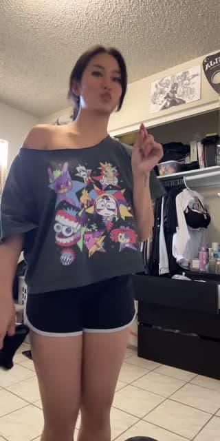 TikTok live: hi hi by @aanggiee