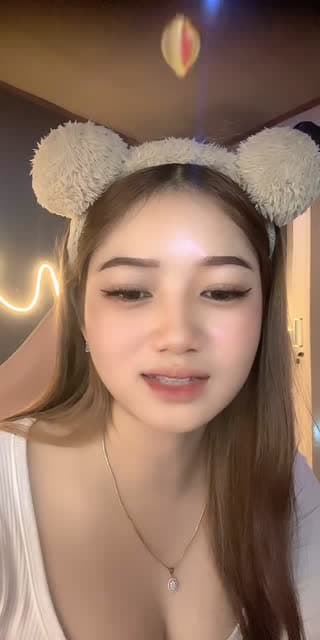 TikTok live: Mo galery 🌸 by @nendennnn6