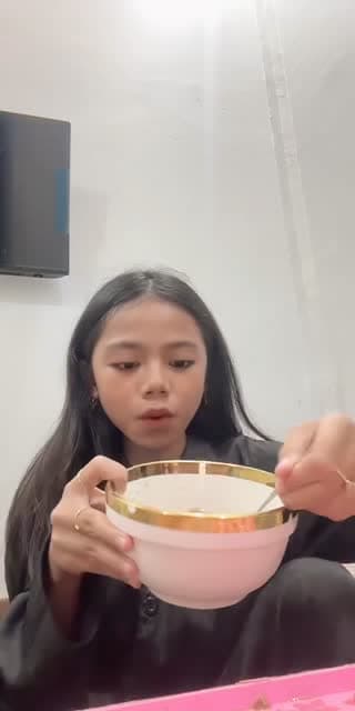 TikTok live: Sinii koo main ki by @cantikahafsari_02