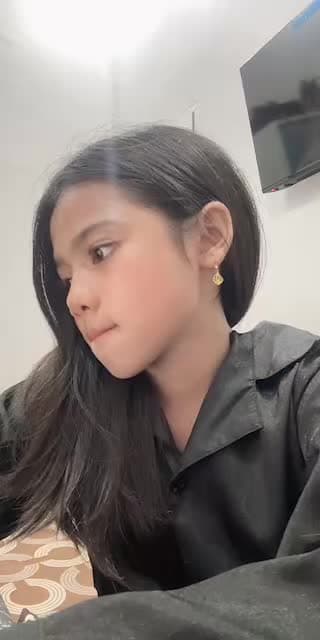TikTok live: Sinii koo main ki by @cantikahafsari_02