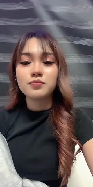 TikTok live: hehe 🦷 by @qielaag