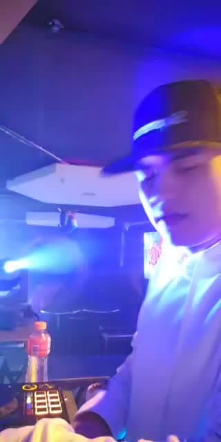 TikTok live: HOY CON ANGIE ROMERO Y LOZVAN🎉 by @bar_la93