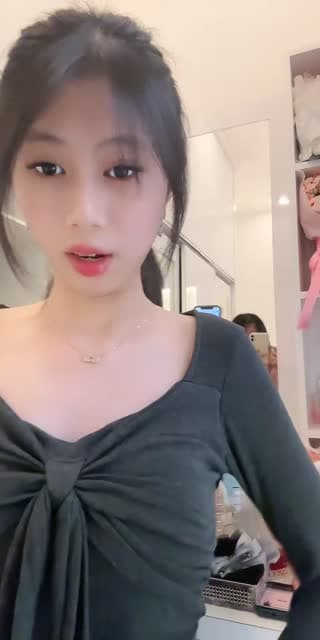 @valencia_aurelia29 TikTok live stream