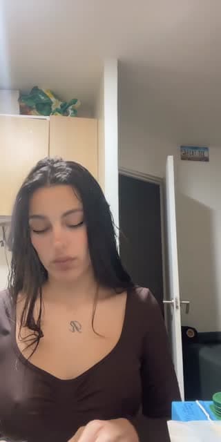 TikTok live: Volví🦋 by @xeniia_1