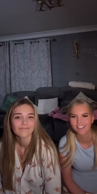 TikTok live: Hi by @emilypickfordxx