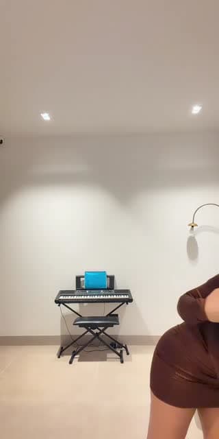 TikTok live: Hablemos 🫶🏻 by @diana.carolina534