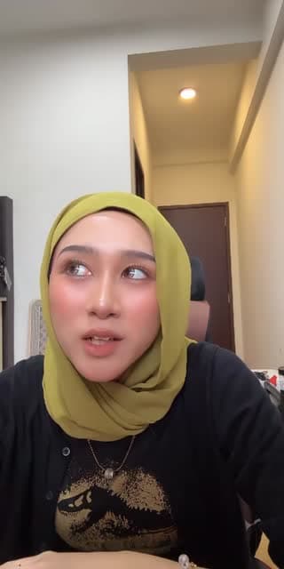 TikTok live: hi by @erinayahyaaa_