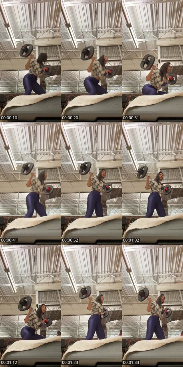 TikTok live: Mom Bod Come Back 🏋️‍♀️ by @thebodybynixx